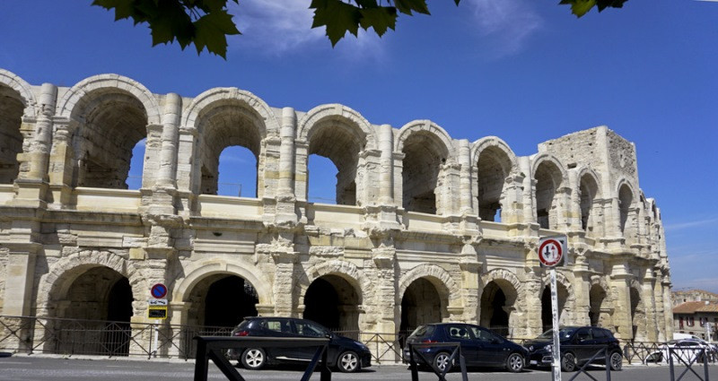 arles arenas Aix en Provence tourist office  booking center 