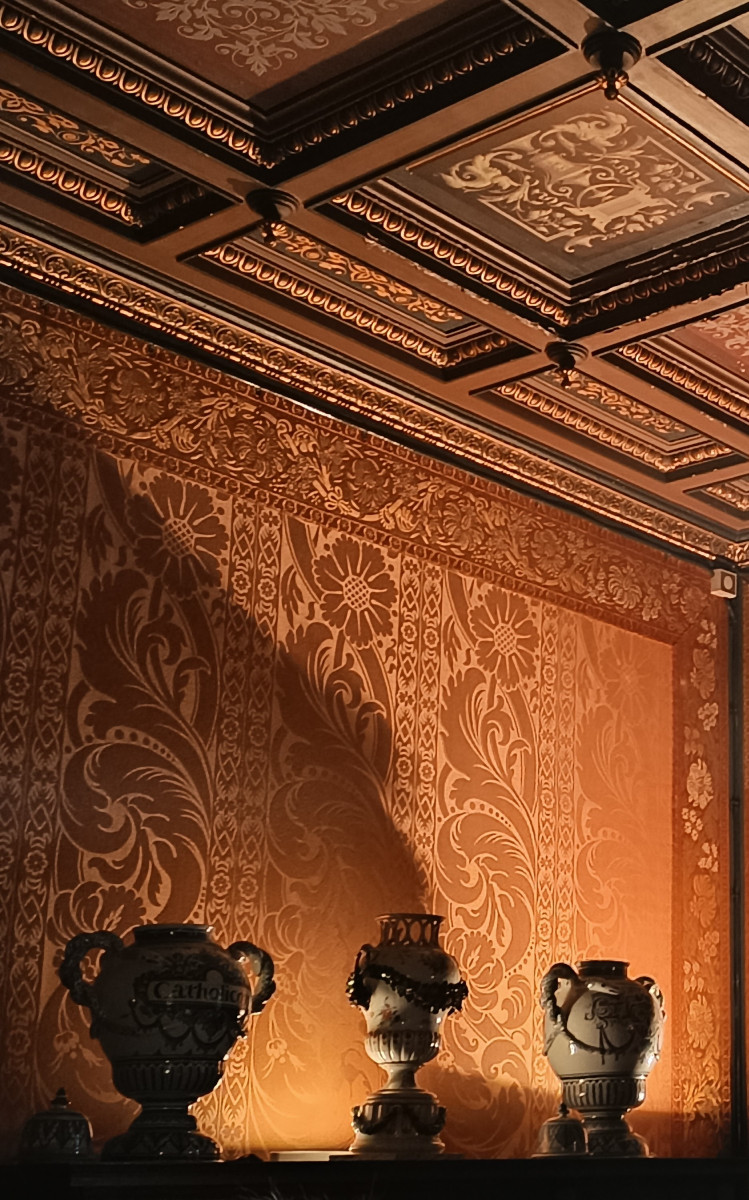  HOTEL PAUL ARBAUD : TRESORS DE FAIENCES PROVENCALES