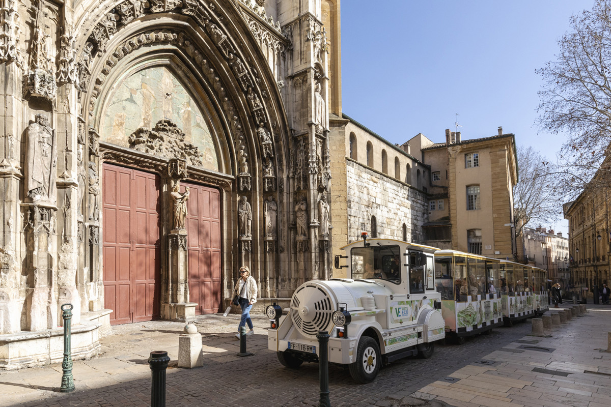 LE PETIT TRAIN TOURISTIQUE - CathÃ©drale Saint-Sauveur
