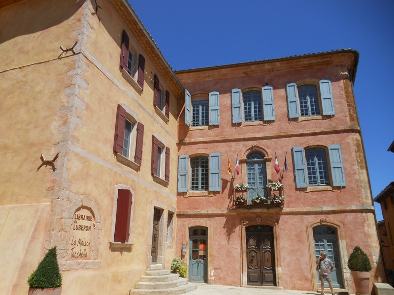 bookshop luberon Aix en Provence tourist office  booking center 