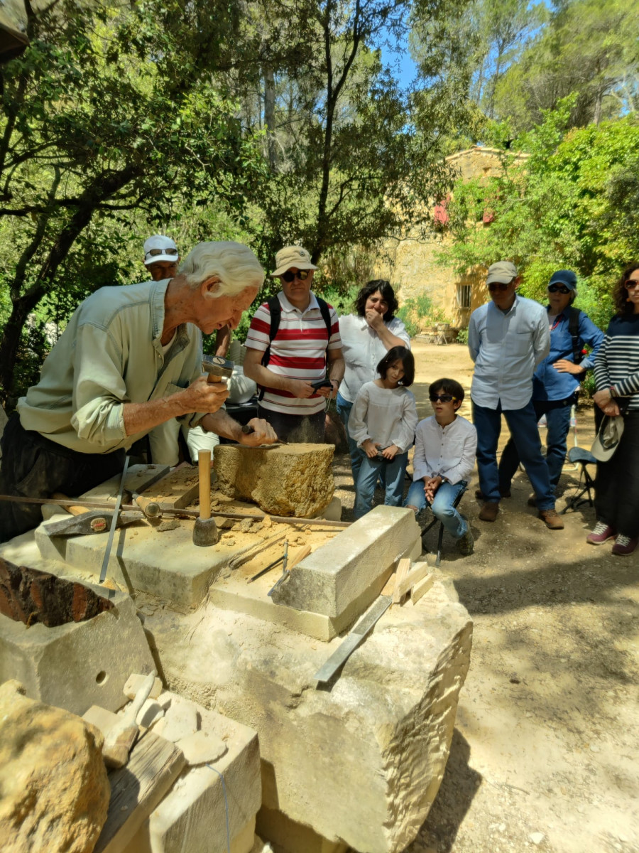 Visite des carriÃ¨res de BibÃ©mus et courte pratique de la taille de pierre