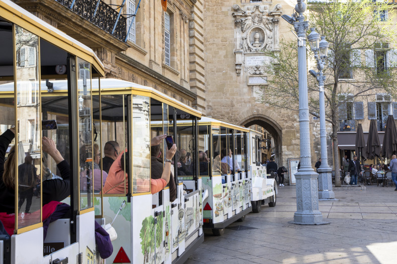 LE PETIT TRAIN TOURISTIQUE - place de la Mairie