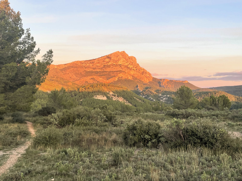 Randonnée Coucher de Soleil sur la Sainte-Victoire