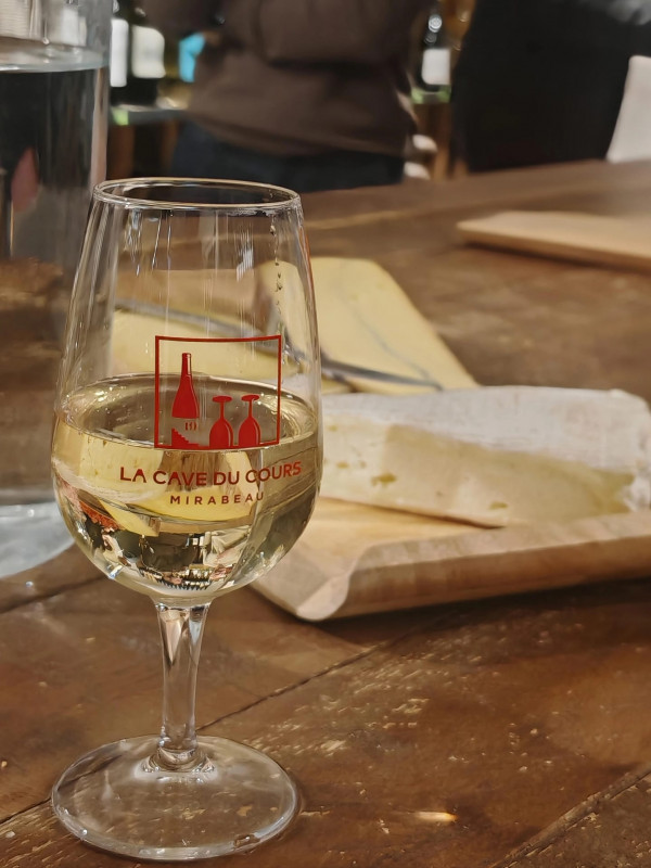 Tour de dégustations provençales, fromages et vins