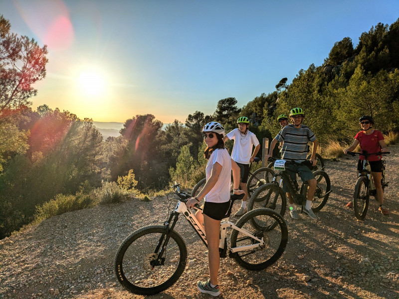 Vélo & Apéritif au Coucher de Soleil